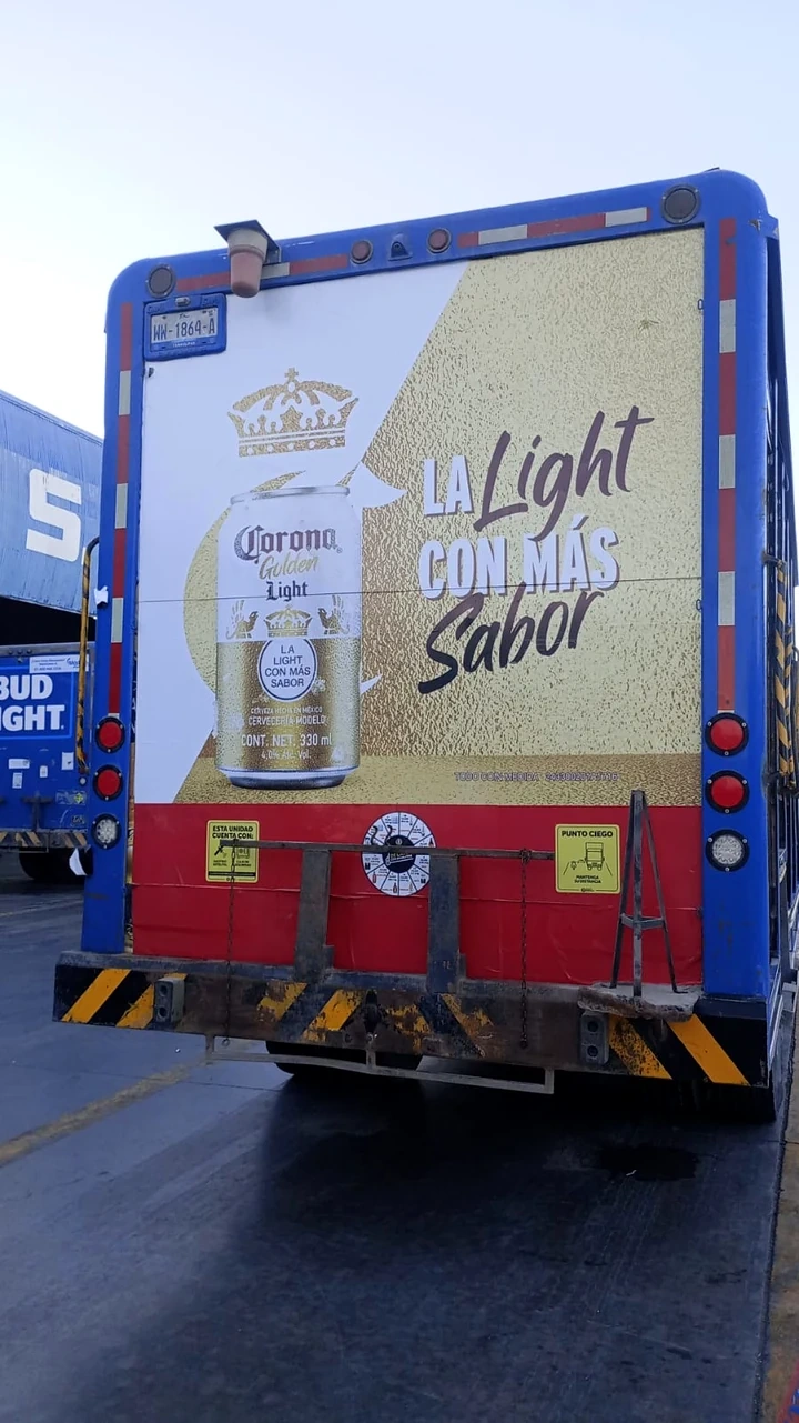 Rotulación de flotilla de Cervecería Corona realizada por Impresos Xpress